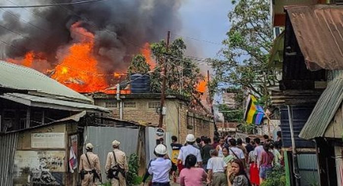 മണിപ്പുർ കലാപത്തിന് ഇന്ന് ഒരുവർഷം ; ബന്ദിന് ആഹ്വാനം മണിപ്പുർ കലാപത്തിന് ഇന്ന് ഒരുവർഷം ; ബന്ദിന് ആഹ്വാനം