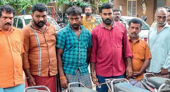 ആക്രിക്കച്ചവടത്തിന്റെ മറവിൽ ബൈക്ക് മോഷണം ; ഏഴുപേർ പിടിയിൽ ആക്രിക്കച്ചവടത്തിന്റെ മറവിൽ ബൈക്ക് മോഷണം ; ഏഴുപേർ പിടിയിൽ