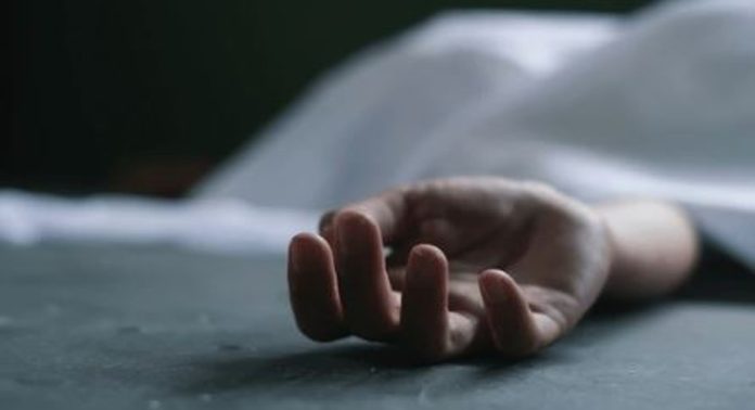 വൈദ്യുതി ലൈൻ മാറ്റുന്നതിനിടെ തൊഴിലാളി ഷോക്കേറ്റ് മരിച്ചു വൈദ്യുതി ലൈൻ മാറ്റുന്നതിനിടെ തൊഴിലാളി ഷോക്കേറ്റ് മരിച്ചു