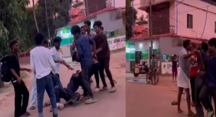 തൃശൂരിൽ ഹെൽമറ്റിനെ ചൊല്ലി തർക്കം ; യുവാക്കളെ വളഞ്ഞിട്ട് തല്ലിച്ചതച്ചു തൃശൂരിൽ ഹെൽമറ്റിനെ ചൊല്ലി തർക്കം ; യുവാക്കളെ വളഞ്ഞിട്ട് തല്ലിച്ചതച്ചു