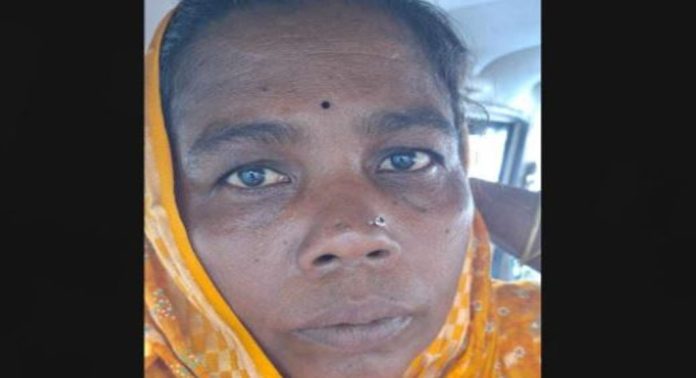 അരി സഞ്ചിക്കുള്ളിൽ കഞ്ചാവ് കടത്താൻ ശ്രമം ; സ്ത്രീ പിടിയിൽ അരി സഞ്ചിക്കുള്ളിൽ കഞ്ചാവ് കടത്താൻ ശ്രമം ; സ്ത്രീ പിടിയിൽ