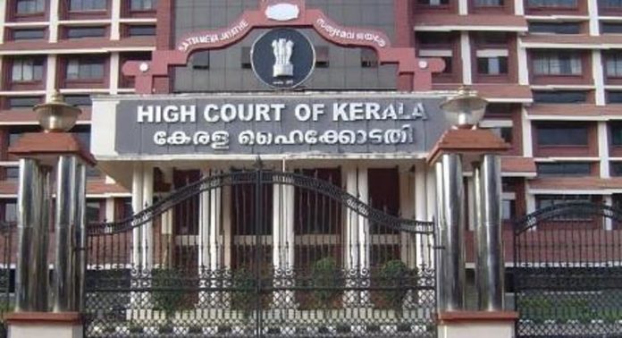 സർക്കാർ ഭൂമി കൈയേറി വച്ച ആരാധനാലയം പൊളിക്കണം ; ഉത്തരവുമായി ഹൈക്കോടതി സർക്കാർ ഭൂമി കൈയേറി വച്ച ആരാധനാലയം പൊളിക്കണം ; ഉത്തരവുമായി ഹൈക്കോടതി