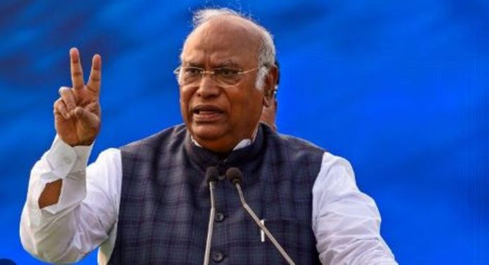വോട്ടിങ് ശതമാന ആരോപണം ; ഖാര്ഗെയ്ക്ക് തെരഞ്ഞെടുപ്പ് കമ്മിഷന്റെ മുന്നറിയിപ്പ് വോട്ടിങ് ശതമാന ആരോപണം ; ഖാര്ഗെയ്ക്ക് തെരഞ്ഞെടുപ്പ് കമ്മിഷന്റെ മുന്നറിയിപ്പ്