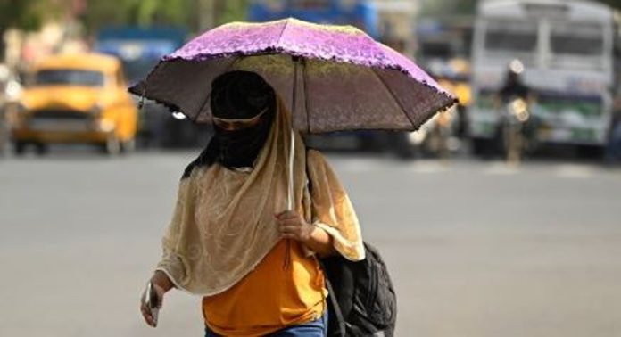 ചൂട്, മിന്നൽ, കള്ളക്കടൽ ; കൊല്ലം ജില്ലയിൽ ജാഗ്രത മുന്നറിയിപ്പുമായി അധികൃതർ ചൂട്, മിന്നൽ, കള്ളക്കടൽ ; കൊല്ലം ജില്ലയിൽ ജാഗ്രത മുന്നറിയിപ്പുമായി അധികൃതർ