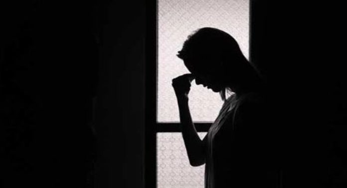 വനിതാ എസ്ഐയോട് മോശമായി പെരുമാറിയെന്ന് ആരോപണം ; ഹെഡ് കോൺസ്റ്റബിളിന് സസ്പെൻഷൻ വനിതാ എസ്ഐയോട് മോശമായി പെരുമാറിയെന്ന് ആരോപണം ; ഹെഡ് കോൺസ്റ്റബിളിന് സസ്പെൻഷൻ