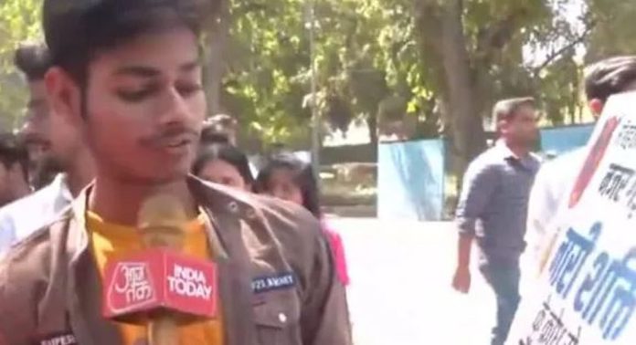 കോണ്ഗ്രസ് ആസ്ഥാനത്തേക്ക് വിദ്യാര്ഥികള് നടത്തിയ മാർച്ചിനെ ട്രോളി സോഷ്യല് മീഡിയ കോണ്ഗ്രസ് ആസ്ഥാനത്തേക്ക് വിദ്യാര്ഥികള് നടത്തിയ മാർച്ചിനെ ട്രോളി സോഷ്യല് മീഡിയ