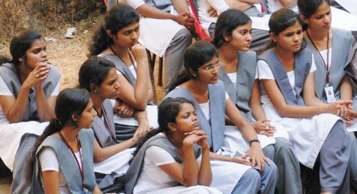 പ്ലസ് വണ് പ്രവേശനത്തിന് അധിക ബാച്ച് അനുവദിക്കാതെ സീറ്റ് വര്ധിപ്പിക്കുന്നത് തിരിച്ചടിയാകും ; അധ്യാപകര് പ്ലസ് വണ് പ്രവേശനത്തിന് അധിക ബാച്ച് അനുവദിക്കാതെ സീറ്റ് വര്ധിപ്പിക്കുന്നത് തിരിച്ചടിയാകും ; അധ്യാപകര്