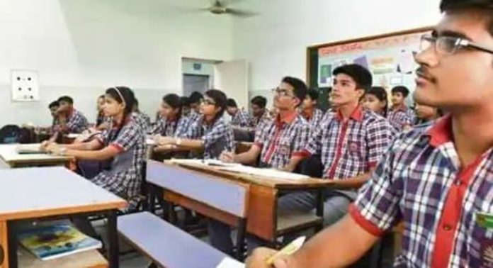 കേന്ദ്രീയ വിദ്യാലയങ്ങളിൽ സീറ്റുകൾ വെട്ടിക്കുറച്ചു ; പിന്നാലെ നെട്ടോട്ടമോടി രക്ഷിതാക്കൾ കേന്ദ്രീയ വിദ്യാലയങ്ങളിൽ സീറ്റുകൾ വെട്ടിക്കുറച്ചു ; പിന്നാലെ നെട്ടോട്ടമോടി രക്ഷിതാക്കൾ