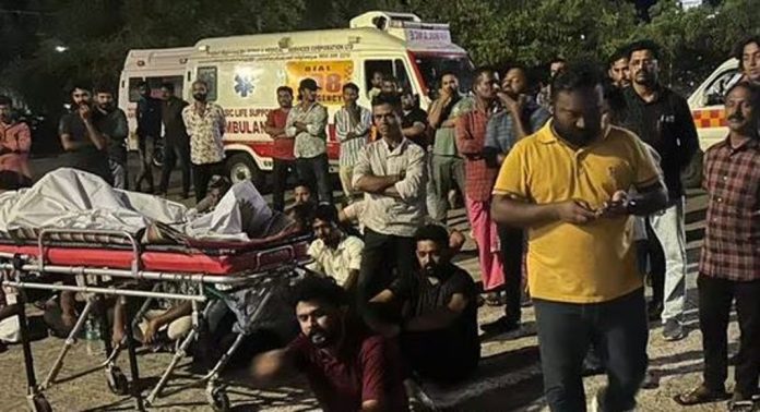 ചികിത്സ കിട്ടിയില്ലെന്നാരോപണം ; ആലപ്പുഴ മെഡിക്കൽ കോളേജിൽ വയോധികയുടെ മൃതദേഹവുമായി ബന്ധുക്കളുടെ പ്രതിഷേധം ചികിത്സ കിട്ടിയില്ലെന്നാരോപണം ; ആലപ്പുഴ മെഡിക്കൽ കോളേജിൽ വയോധികയുടെ മൃതദേഹവുമായി ബന്ധുക്കളുടെ പ്രതിഷേധം