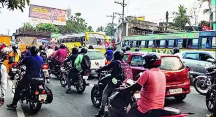 കരമന-കളിയിക്കാവിള ദേശീയപാത നിര്മ്മാണം വീണ്ടും നീളുന്നു ; ഉദ്യോഗസ്ഥരുടെ അനാസ്ഥയെന്ന് ആക്ഷേപം കരമന-കളിയിക്കാവിള ദേശീയപാത നിര്മ്മാണം വീണ്ടും നീളുന്നു ; ഉദ്യോഗസ്ഥരുടെ അനാസ്ഥയെന്ന് ആക്ഷേപം