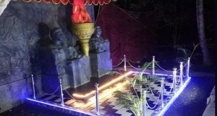എന്തൊക്കെ കാണണം…; ബോംബ് നിർമാണത്തിനിടെ കൊല്ലപ്പെട്ടവർക്ക് സ്മാരകം തീർത്ത് സി.പി.എം, എം.വി ഗോവിന്ദൻ ഉദ്ഘാടനം ചെയ്യും എന്തൊക്കെ കാണണം…; ബോംബ് നിർമാണത്തിനിടെ കൊല്ലപ്പെട്ടവർക്ക് സ്മാരകം തീർത്ത് സി.പി.എം, എം.വി ഗോവിന്ദൻ ഉദ്ഘാടനം ചെയ്യും