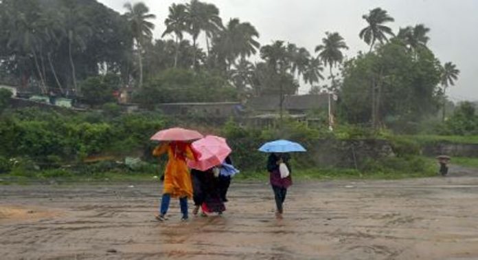 സംസ്ഥാനത്ത് ഇടിമിന്നലോട് കൂടിയ മഴയ്ക്കും ശക്തമായ കാറ്റിനും സാധ്യത ; മുന്നറിയിപ്പ് നൽകി കാലാവസ്ഥ വകുപ്പ് സംസ്ഥാനത്ത് ഇടിമിന്നലോട് കൂടിയ മഴയ്ക്കും ശക്തമായ കാറ്റിനും സാധ്യത ; മുന്നറിയിപ്പ് നൽകി കാലാവസ്ഥ വകുപ്പ്