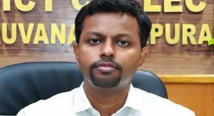 ഡ്യൂട്ടിയിലായിരുന്ന ഡോക്ടറെ വീട്ടിൽ വിളിച്ചുവരുത്തി കുഴിനഖം പരിശോധിച്ച സംഭവം ; കളക്ടർക്കെതിരെ നടപടിയുണ്ടാവില്ലെന്ന് റിപ്പോർട്ടുകൾ ഡ്യൂട്ടിയിലായിരുന്ന ഡോക്ടറെ വീട്ടിൽ വിളിച്ചുവരുത്തി കുഴിനഖം പരിശോധിച്ച സംഭവം ; കളക്ടർക്കെതിരെ നടപടിയുണ്ടാവില്ലെന്ന് റിപ്പോർട്ടുകൾ