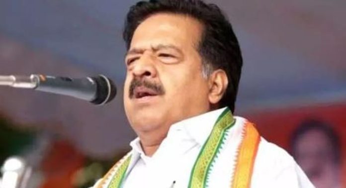 അദ്ദേഹം വയനാടിനെ വഞ്ചിച്ചിട്ടില്ല, സീറ്റ് നിലനിർത്തണോയെന്ന് രാഹുൽ തീരുമാനിക്കും : രമേശ് ചെന്നിത്തല അദ്ദേഹം വയനാടിനെ വഞ്ചിച്ചിട്ടില്ല, സീറ്റ് നിലനിർത്തണോയെന്ന് രാഹുൽ തീരുമാനിക്കും : രമേശ് ചെന്നിത്തല