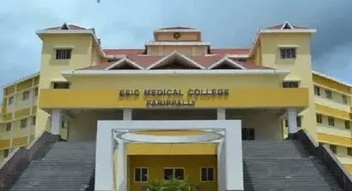 ശുചീകരണ പ്രവർത്തനങ്ങളില്ല ; പാരിപ്പള്ളി മെഡിക്കൽ കോളജിൽ മാലിന്യദുരിതം ശുചീകരണ പ്രവർത്തനങ്ങളില്ല ; പാരിപ്പള്ളി മെഡിക്കൽ കോളജിൽ മാലിന്യദുരിതം