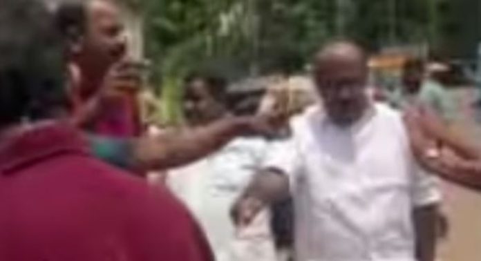 ആശുപത്രിക്ക് മുന്നിൽ പണമിടപാടിനെ ചൊല്ലി തർക്കവും, കൂട്ടത്തല്ലും ; കണ്ണൂരിൽ കെപിസിസി അംഗമടക്കം ആറ് പേർക്കെതിരെ കേസെടുത്തു ആശുപത്രിക്ക് മുന്നിൽ പണമിടപാടിനെ ചൊല്ലി തർക്കവും, കൂട്ടത്തല്ലും ; കണ്ണൂരിൽ കെപിസിസി അംഗമടക്കം ആറ് പേർക്കെതിരെ കേസെടുത്തു