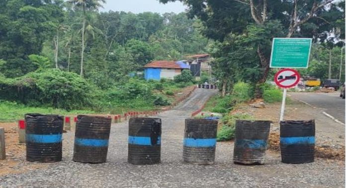 റാന്നി പുതമണ് താത്കാലിക പാതയിലെ ഗതാഗതം നിരോധിച്ചു റാന്നി പുതമണ് താത്കാലിക പാതയിലെ ഗതാഗതം നിരോധിച്ചു