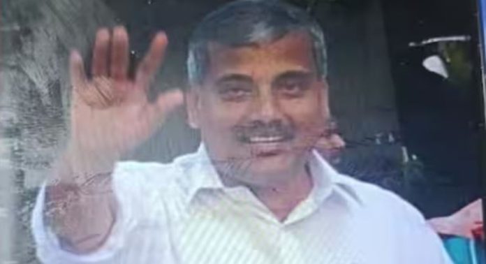 ജഡ്ജിയുടെ കാർ തടഞ്ഞ് ഡ്രൈവറെ ചീത്ത വിളിച്ച സംഭവം ; കോൺഗ്രസ് പ്രാദേശിക നേതാവിനെ പോലീസ് അറസ്റ്റ് ചെയ്തു ജഡ്ജിയുടെ കാർ തടഞ്ഞ് ഡ്രൈവറെ ചീത്ത വിളിച്ച സംഭവം ; കോൺഗ്രസ് പ്രാദേശിക നേതാവിനെ പോലീസ് അറസ്റ്റ് ചെയ്തു