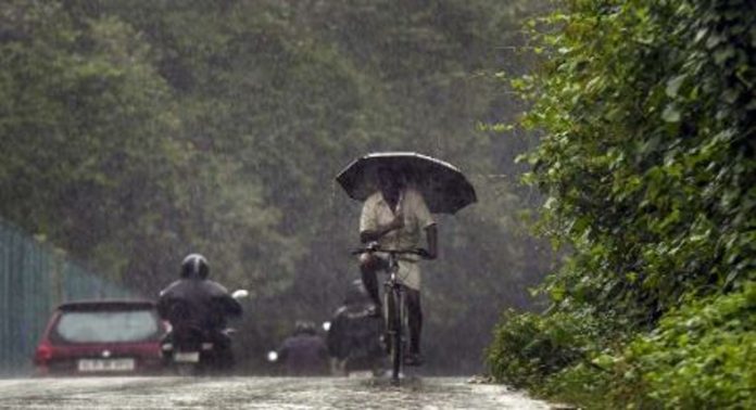 കേരളത്തിൽ കാലവർഷം ഇന്നെത്തും ; ഇടിമിന്നലോട് കൂടിയ ശക്തമായ മഴയ്ക്ക് സാധ്യത കേരളത്തിൽ കാലവർഷം ഇന്നെത്തും ; ഇടിമിന്നലോട് കൂടിയ ശക്തമായ മഴയ്ക്ക് സാധ്യത