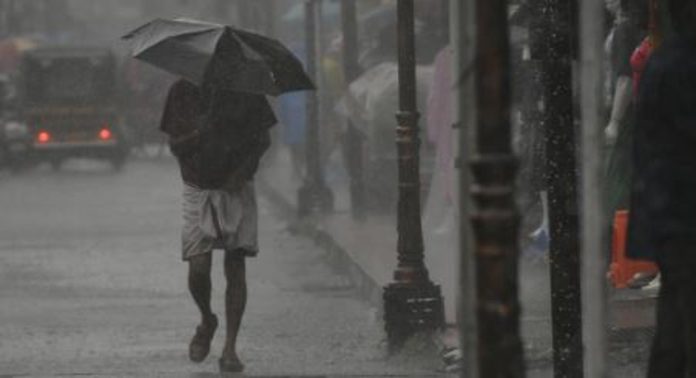 സംസ്ഥാനത്ത് ഇടിമിന്നലോടു കൂടിയ ശക്തമായ മഴയ്ക്ക് സാധ്യത ; മുന്നറിയിപ്പ് നൽകി അധികൃതർ സംസ്ഥാനത്ത് ഇടിമിന്നലോടു കൂടിയ ശക്തമായ മഴയ്ക്ക് സാധ്യത ; മുന്നറിയിപ്പ് നൽകി അധികൃതർ
