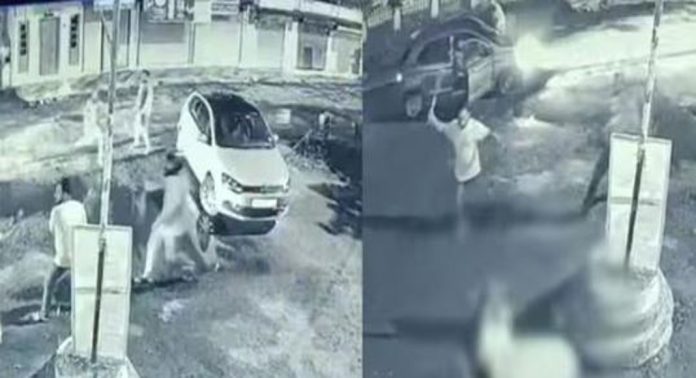 ആലുവയില് ഗുണ്ടാ ആക്രമണം ; ഒരാൾക്ക് വെട്ടേറ്റു ആലുവയില് ഗുണ്ടാ ആക്രമണം ; ഒരാൾക്ക് വെട്ടേറ്റു