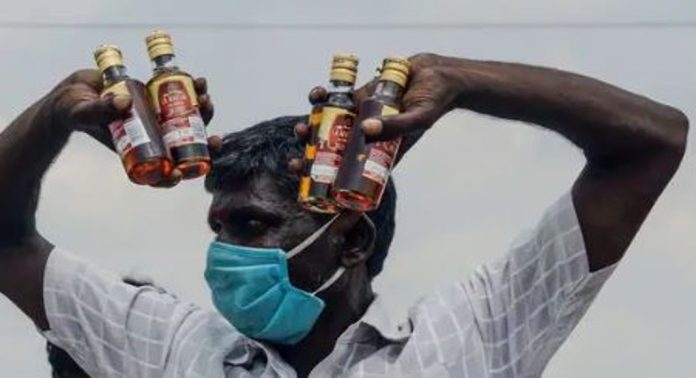 ഇനി ക്യു പേടിക്കണ്ട ; പ്രീമിയം ബ്രാന്ഡ് മദ്യം ഓണ്ലൈന് ബുക്കിംഗിലൂടെ വീടുകളിലെത്തിച്ച് നല്കുന്നത് സര്ക്കാര് പരിഗണിച്ചേക്കും ഇനി ക്യു പേടിക്കണ്ട ; പ്രീമിയം ബ്രാന്ഡ് മദ്യം ഓണ്ലൈന് ബുക്കിംഗിലൂടെ വീടുകളിലെത്തിച്ച് നല്കുന്നത് സര്ക്കാര് പരിഗണിച്ചേക്കും
