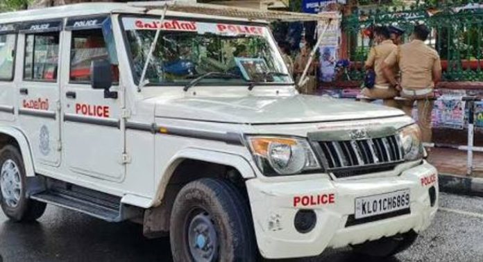 കാഞ്ഞങ്ങാട് സിപിഎം നേതാക്കൾക്ക് നേരെ സ്ഫോടക വസ്തു എറിഞ്ഞു ; സ്ത്രീക്ക് പരിക്ക് കാഞ്ഞങ്ങാട് സിപിഎം നേതാക്കൾക്ക് നേരെ സ്ഫോടക വസ്തു എറിഞ്ഞു ; സ്ത്രീക്ക് പരിക്ക്