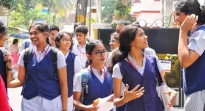പ്ലസ് വൺ പ്രവേശനം ; സംസ്ഥാനത്തെ ഏഴു ജില്ലകളിലെ സർക്കാർ സ്കൂളുകളിൽ 30 ശതമാനം സീറ്റ് വർധന പ്ലസ് വൺ പ്രവേശനം ; സംസ്ഥാനത്തെ ഏഴു ജില്ലകളിലെ സർക്കാർ സ്കൂളുകളിൽ 30 ശതമാനം സീറ്റ് വർധന