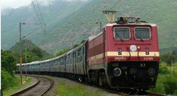 കൊട്ടേക്കാട്-കഞ്ചിക്കോട് റൂട്ടിൽ രാത്രിയില് ട്രെയിന്റെ വേഗത കുറയ്ക്കാൻ നീക്കം കൊട്ടേക്കാട്-കഞ്ചിക്കോട് റൂട്ടിൽ രാത്രിയില് ട്രെയിന്റെ വേഗത കുറയ്ക്കാൻ നീക്കം