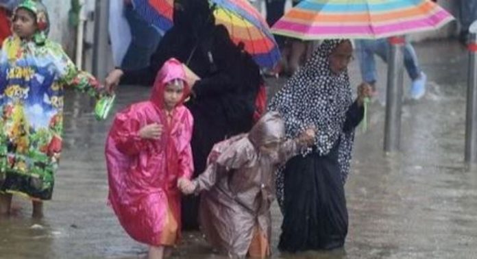 മഴ വരവ് അറിയിച്ചു ; പിന്നാലെ മഴക്കോട്ട് വിപണിയിലും തിരക്കേറി മഴ വരവ് അറിയിച്ചു ; പിന്നാലെ മഴക്കോട്ട് വിപണിയിലും തിരക്കേറി