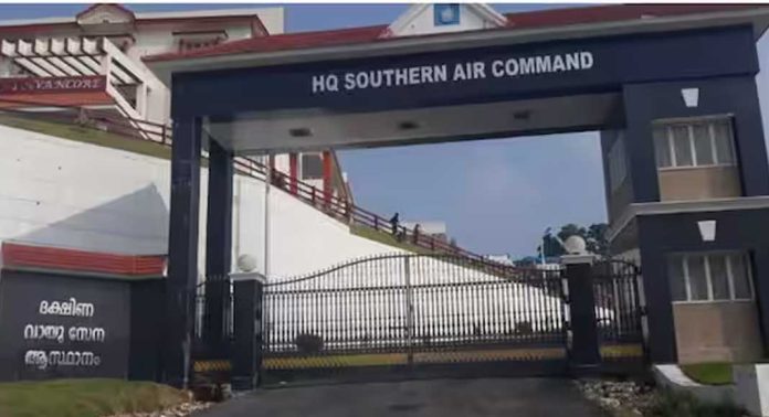 ചാക്കയിൽ ഹോട്ടലിൽ വെച്ച് എയർഫോഴ്സ് ഉദ്യോഗസ്ഥർ തമ്മിലുണ്ടായ സംഘർഷത്തിൽ അന്വേഷണം പ്രഖ്യാപിച്ചു ചാക്കയിൽ ഹോട്ടലിൽ വെച്ച് എയർഫോഴ്സ് ഉദ്യോഗസ്ഥർ തമ്മിലുണ്ടായ സംഘർഷത്തിൽ അന്വേഷണം പ്രഖ്യാപിച്ചു