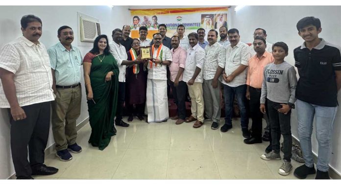 സജി ചക്കുംമൂടിനും ജിജി ജോൺ മാത്യുവിനും സ്വീകരണം നൽകി സജി ചക്കുംമൂടിനും ജിജി ജോൺ മാത്യുവിനും സ്വീകരണം നൽകി