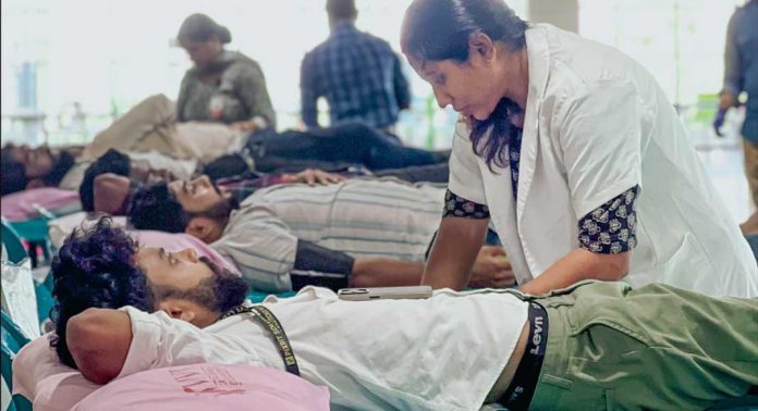 രക്തദാനക്യാമ്പില് റെക്കോര്ഡ് നേട്ടവുമായി കോഴിക്കോട് സൈബര്പാര്ക്ക് രക്തദാനക്യാമ്പില് റെക്കോര്ഡ് നേട്ടവുമായി കോഴിക്കോട് സൈബര്പാര്ക്ക്