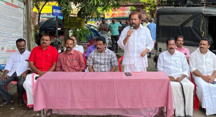 രാജ്യത്ത് കോർപ്പറേറ്റുകളെ സംരക്ഷിക്കാൻ അധികാരവർഗം തൊഴിലാളി വിരുദ്ധ നയങ്ങൾ നടപ്പിലാക്കാൻ ശ്രമിക്കുകയാണെന്ന് സി.ഐ.ടി.യു രാജ്യത്ത് കോർപ്പറേറ്റുകളെ സംരക്ഷിക്കാൻ അധികാരവർഗം തൊഴിലാളി വിരുദ്ധ നയങ്ങൾ നടപ്പിലാക്കാൻ ശ്രമിക്കുകയാണെന്ന് സി.ഐ.ടി.യു