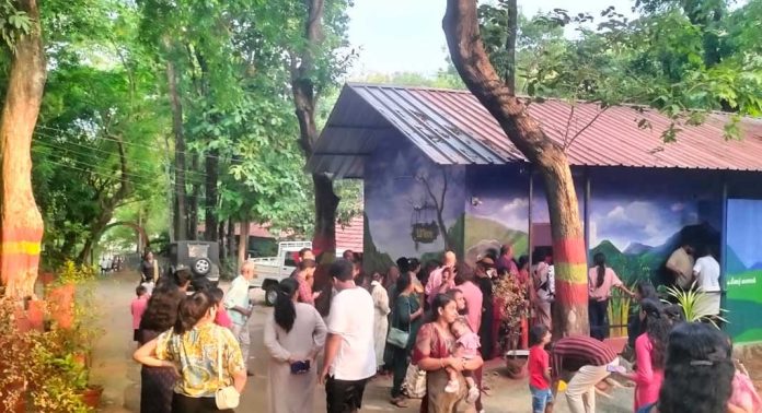 കോന്നി ഇക്കോടൂറിസം സെന്ററിലെ വനം വകുപ്പിന്റെ നേതൃത്വത്തിൽ ആരംഭിച്ച ത്രീ ഡി തീയേറ്ററിൽ തിരക്കേറുന്നു കോന്നി ഇക്കോടൂറിസം സെന്ററിലെ വനം വകുപ്പിന്റെ നേതൃത്വത്തിൽ ആരംഭിച്ച ത്രീ ഡി തീയേറ്ററിൽ തിരക്കേറുന്നു