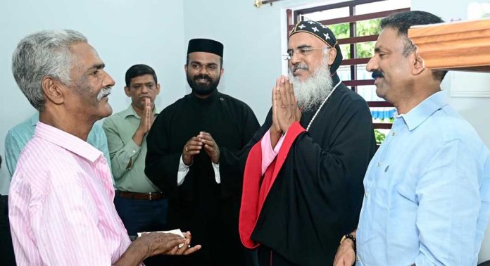 ഉറ്റവരാൽ ഉപേക്ഷിക്കപെട്ട് അവശ നിലയിലായ വയോധികരെ ഏറ്റെടുത്ത് സിപിഐഎം ഉറ്റവരാൽ ഉപേക്ഷിക്കപെട്ട് അവശ നിലയിലായ വയോധികരെ ഏറ്റെടുത്ത് സിപിഐഎം