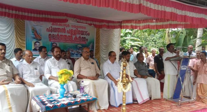 കീക്കൊഴൂർ-വയലത്തല കരയുടെ പുത്തൻ പള്ളിയോടം മലർത്തൽ കർമ്മം നടന്നു കീക്കൊഴൂർ-വയലത്തല കരയുടെ പുത്തൻ പള്ളിയോടം മലർത്തൽ കർമ്മം നടന്നു