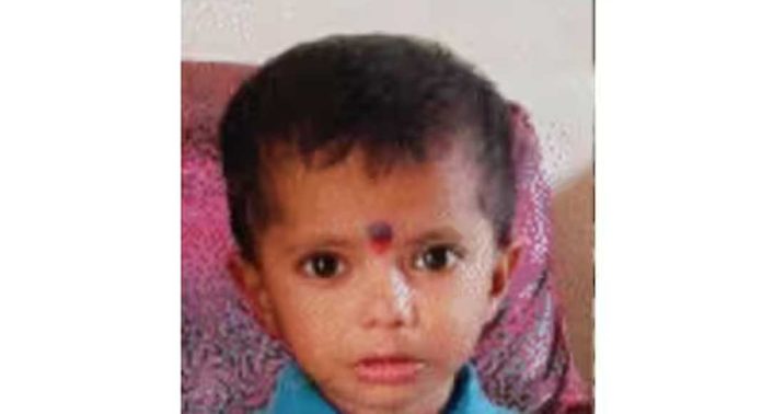 കല്യാണ വീട്ടിൽ നിന്ന് ഡ്രൈ ഐസ് കഴിച്ച മൂന്ന് വയസുകാരൻ മരിച്ചു കല്യാണ വീട്ടിൽ നിന്ന് ഡ്രൈ ഐസ് കഴിച്ച മൂന്ന് വയസുകാരൻ മരിച്ചു