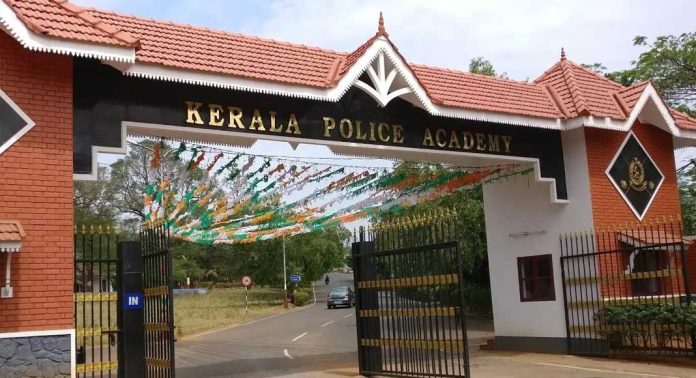 പോലീസ് അക്കാദമിയിലെ ഉദ്യോഗസ്ഥയുടെ പരാതിയിൽ അന്വേഷണം വേഗത്തിൽ, ഓഫീസർ കമാണ്ടറെ മാറ്റി നിർത്തിയെന്നും ഡയറക്ടർ പോലീസ് അക്കാദമിയിലെ ഉദ്യോഗസ്ഥയുടെ പരാതിയിൽ അന്വേഷണം വേഗത്തിൽ, ഓഫീസർ കമാണ്ടറെ മാറ്റി നിർത്തിയെന്നും ഡയറക്ടർ