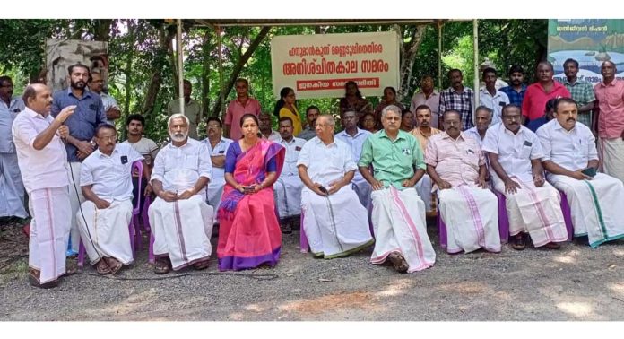 ആനിക്കാട് മണ്ണ് മാഫിയക്കെതിരെ ജനകീയ സമരസമിതി പ്രതിഷേധ പ്രകടനവും ധർണ്ണയും നടത്തി ആനിക്കാട് മണ്ണ് മാഫിയക്കെതിരെ ജനകീയ സമരസമിതി പ്രതിഷേധ പ്രകടനവും ധർണ്ണയും നടത്തി