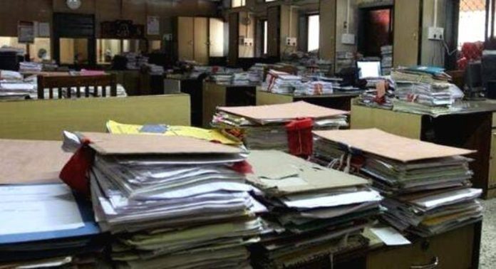 ഭൂമി തരംമാറ്റം : സംസ്ഥാനത്ത് കെട്ടിക്കിടക്കുന്നത് 2.5 ലക്ഷത്തോളം അപേക്ഷകൾ ഭൂമി തരംമാറ്റം : സംസ്ഥാനത്ത് കെട്ടിക്കിടക്കുന്നത് 2.5 ലക്ഷത്തോളം അപേക്ഷകൾ