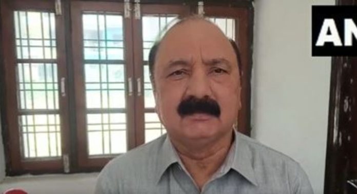 അമേഠിയില് കോണ്ഗ്രസ് ഇറക്കിയ വിശ്വസ്തന് ; ആരാണ് കിഷോരിലാല് ശര്മ? അമേഠിയില് കോണ്ഗ്രസ് ഇറക്കിയ വിശ്വസ്തന് ; ആരാണ് കിഷോരിലാല് ശര്മ?