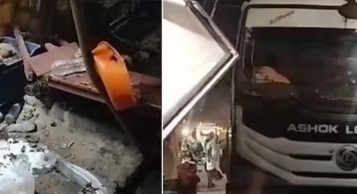 നിർത്തിയിട്ടിരുന്ന ടിപ്പർ ലോറി ഡ്രൈവറില്ലാതെ കടയിലേക്ക് ഇടിച്ചു കയറി അപകടം നിർത്തിയിട്ടിരുന്ന ടിപ്പർ ലോറി ഡ്രൈവറില്ലാതെ കടയിലേക്ക് ഇടിച്ചു കയറി അപകടം