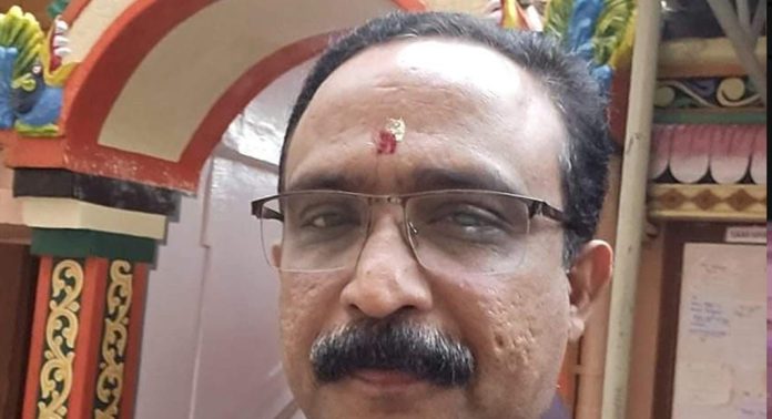 പത്തനംതിട്ട അങ്ങാടിക്കല് എസ്.എന്.വി വൊക്കേഷണല് ഹയര് സെക്കന്ഡറി സ്കൂളിലെ അധ്യാപകൻ റോഡ് അരികിൽ നിർത്തിയിട്ട കാറിൽ മരിച്ചനിലയിൽ പത്തനംതിട്ട അങ്ങാടിക്കല് എസ്.എന്.വി വൊക്കേഷണല് ഹയര് സെക്കന്ഡറി സ്കൂളിലെ അധ്യാപകൻ റോഡ് അരികിൽ നിർത്തിയിട്ട കാറിൽ മരിച്ചനിലയിൽ