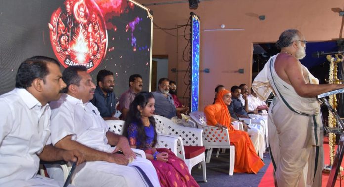 ത്രേദാഗ്നി തിരികെ അരണിയിലേക്ക് : ഇളകൊള്ളൂർ അതിരാത്രം അവസാനിച്ചു ത്രേദാഗ്നി തിരികെ അരണിയിലേക്ക് : ഇളകൊള്ളൂർ അതിരാത്രം അവസാനിച്ചു