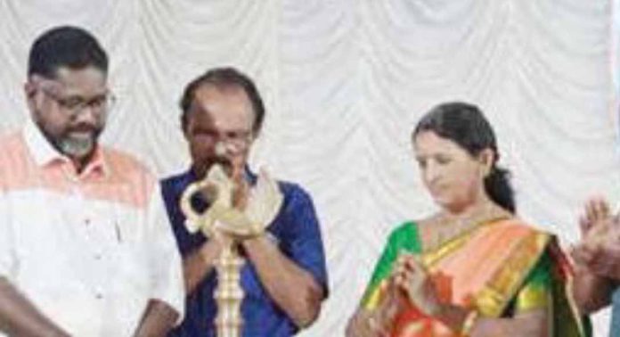 പന്തളം കുരമ്പാല പുത്തൻകാവിൽ കളിവിളക്ക് തെളിഞ്ഞു പന്തളം കുരമ്പാല പുത്തൻകാവിൽ കളിവിളക്ക് തെളിഞ്ഞു