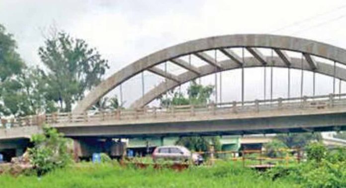 കിഴക്കൻവെള്ളം ശക്തിയാർജിച്ച് ഒഴുകിയതോടെ മുട്ടാർ മുങ്ങുന്നു കിഴക്കൻവെള്ളം ശക്തിയാർജിച്ച് ഒഴുകിയതോടെ മുട്ടാർ മുങ്ങുന്നു