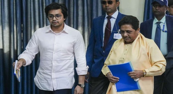 ‘പക്വതയില്ല’ ; സഹോദര പുത്രന് ആകാശ് ആനന്ദിനെ പദവികളില് നിന്ന് നീക്കി മായാവതി ‘പക്വതയില്ല’ ; സഹോദര പുത്രന് ആകാശ് ആനന്ദിനെ പദവികളില് നിന്ന് നീക്കി മായാവതി