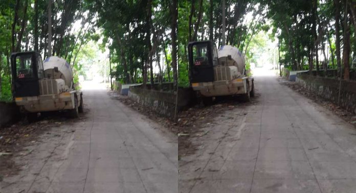അത്തിക്കയം – കടുമീൻചിറ റോഡരികിൽ പാർക്ക് ചെയ്തിരിക്കുന്ന കരാർ കമ്പനിയുടെ കോൺക്രീറ്റ് മിക്സിംഗ് വാഹനം പരാതി ഉയര്ന്നിട്ടും മാറ്റുന്നില്ലെന്ന് ആരോപണം അത്തിക്കയം – കടുമീൻചിറ റോഡരികിൽ പാർക്ക് ചെയ്തിരിക്കുന്ന കരാർ കമ്പനിയുടെ കോൺക്രീറ്റ് മിക്സിംഗ് വാഹനം പരാതി ഉയര്ന്നിട്ടും മാറ്റുന്നില്ലെന്ന് ആരോപണം