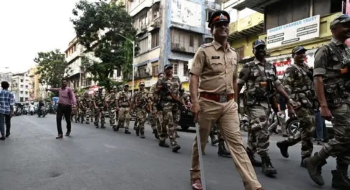 നാളെ തെരഞ്ഞെടുപ്പ് : കനത്ത സുരക്ഷയില് മുംബൈ നഗരം ; റോഡുകളില് കര്ശന പരിശോധന നാളെ തെരഞ്ഞെടുപ്പ് : കനത്ത സുരക്ഷയില് മുംബൈ നഗരം ; റോഡുകളില് കര്ശന പരിശോധന